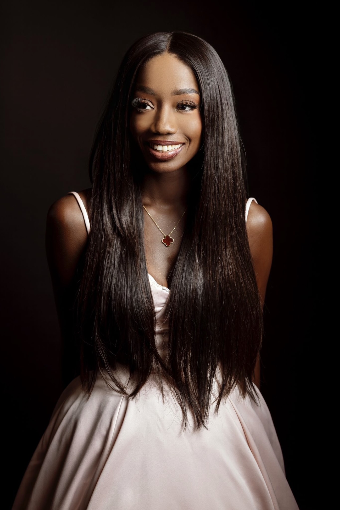 Tissage lisse et brillant - pose professionnelle de tissage closure